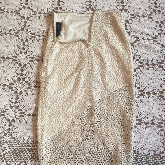 Asymmetrical Lace Skirt - Picture 6 of 8